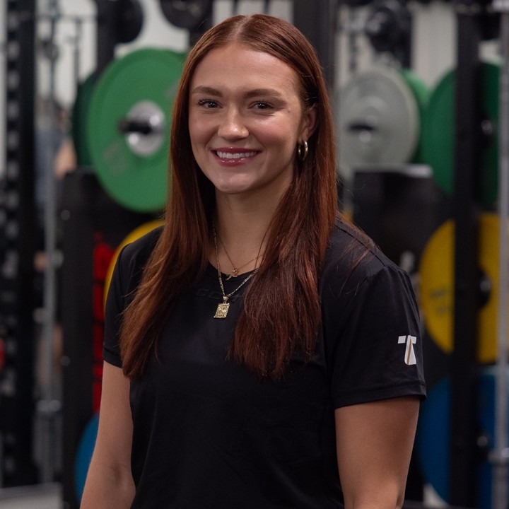 McKiya Mazur's headshot in the gym